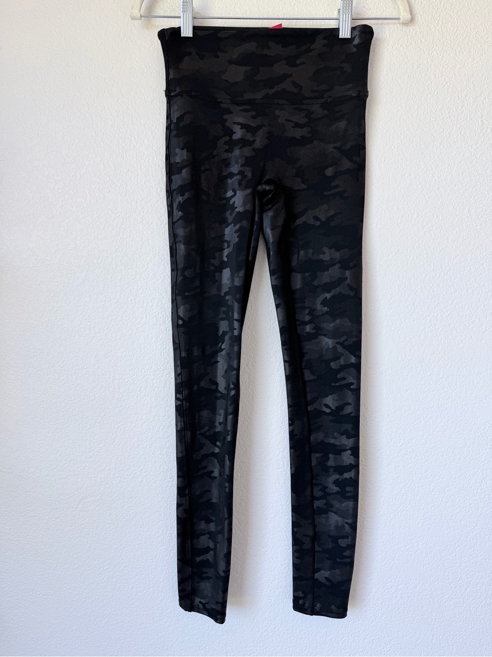 SPANX Black Camo Faux Leather Shine High Rise Leggings Women’s Small